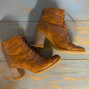 Timberland Lace Up Booties!